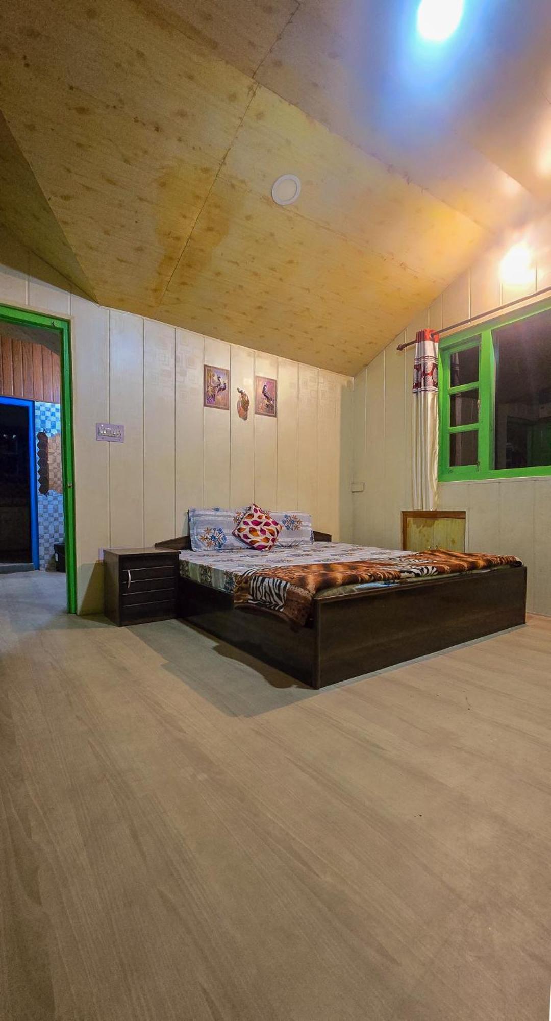The City Escape Farmstay Шімла Номер фото
